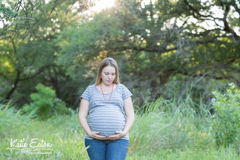 Beautiful images from a maternity session in Austin | Austin Maternity Photographer | Katie Eaton Photography-16