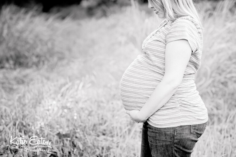 Beautiful images from a maternity session in Austin | Austin Maternity Photographer | Katie Eaton Photography-19