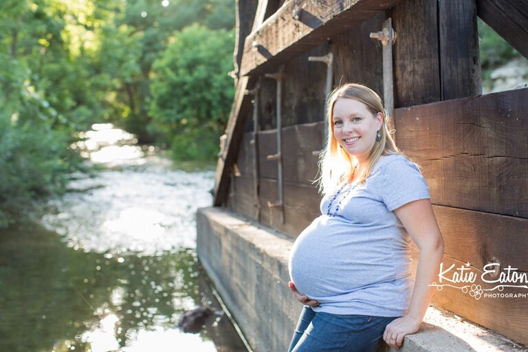 Beautiful images from a maternity session in Austin | Austin Maternity Photographer | Katie Eaton Photography-13