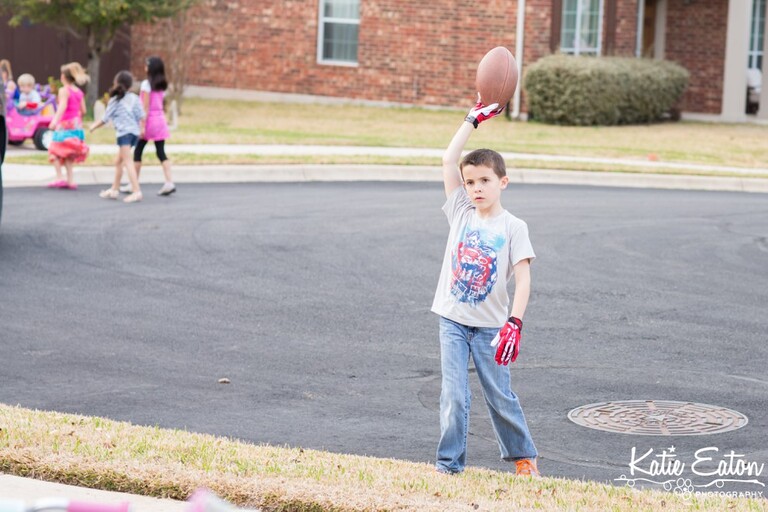 Fun images from children playing old fashion Red Rover | Austin Child Photographer | Katie Eaton Photography-1