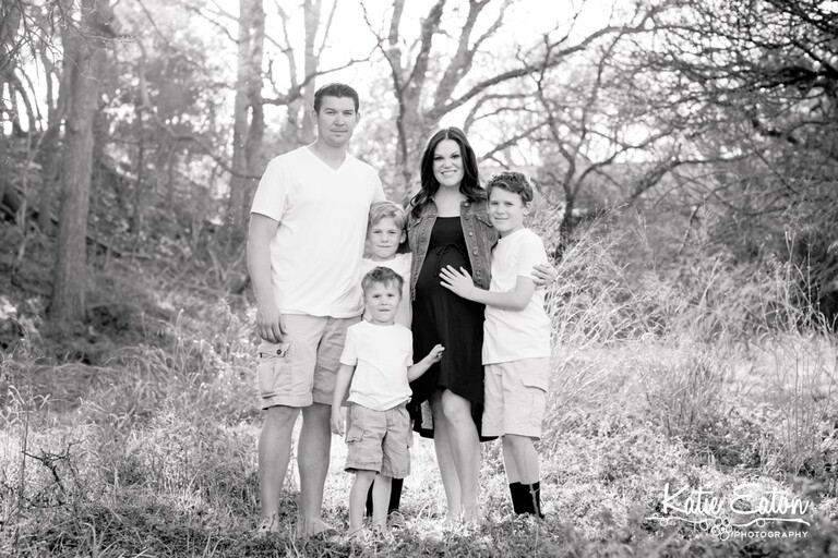Beautiful images from a maternity session in Austin | Austin Family Lifestyle Photographer | Katie Eaton Photography