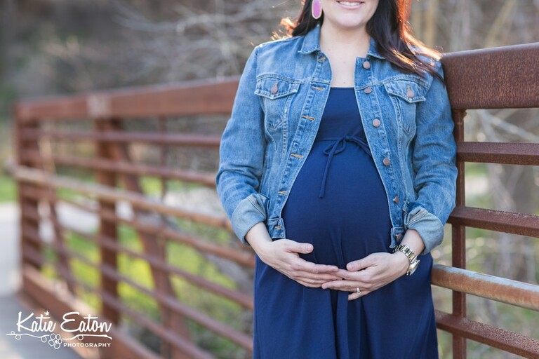Beautiful images from a maternity session in Austin | Austin Family Lifestyle Photographer | Katie Eaton Photography