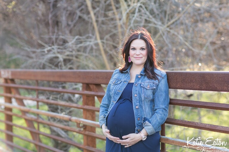 Beautiful images from a maternity session in Austin | Austin Family Lifestyle Photographer | Katie Eaton Photography