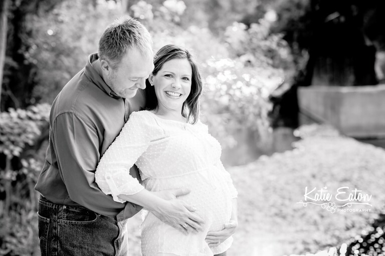 Beautiful images from a maternity session on brushy creek | Austin Maternity Photographer | Katie Eaton Photography-11