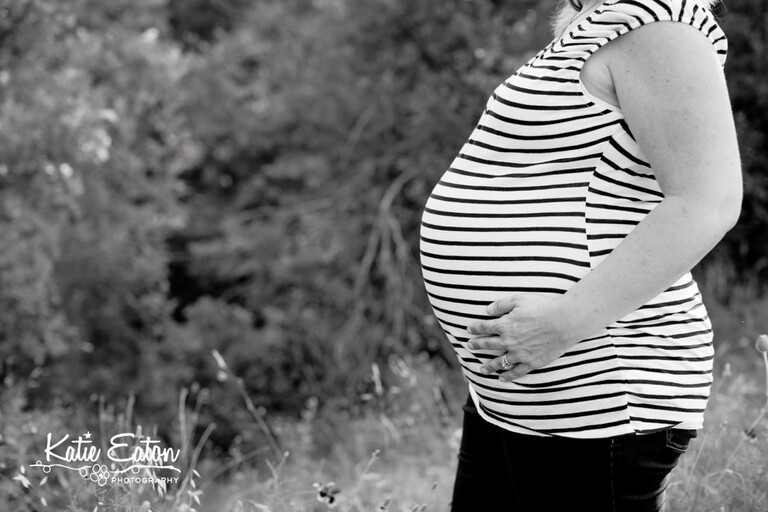 Beautiful images from a maternity session at brushy creek | Austin Family Lifestyle Photographer | Katie Eaton Photography-1