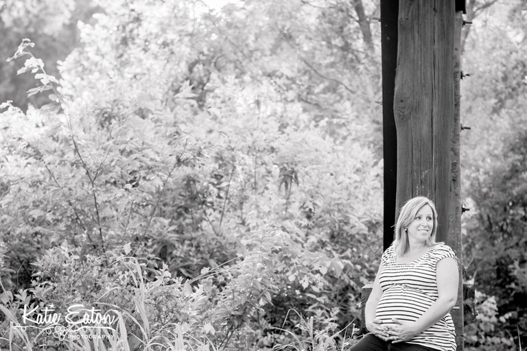 Beautiful images from a maternity session at brushy creek | Austin Family Lifestyle Photographer | Katie Eaton Photography