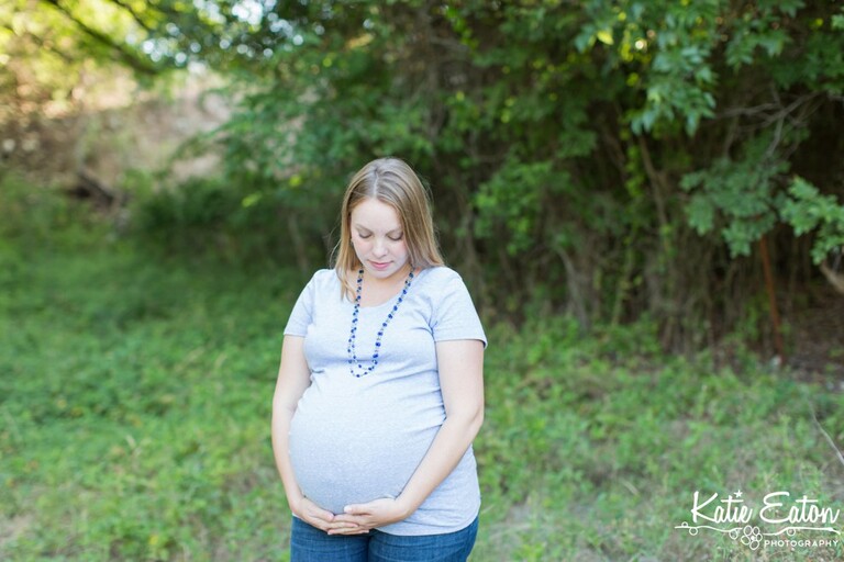 Beautiful images from a maternity session in Austin | Austin Maternity Photographer | Katie Eaton Photography-5