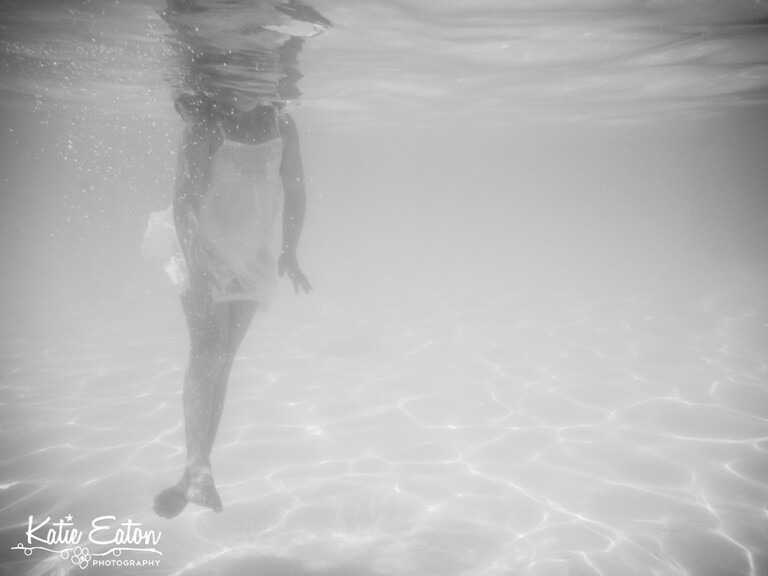 Beautiful images from an underwater session in Austin | Austin Child Photographer | Katie Eaton Photography-6