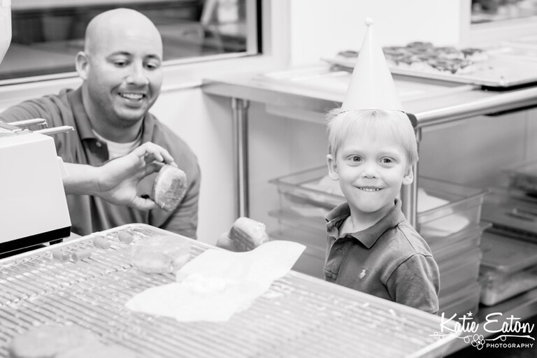 Fun images from a donut shop birthday party | Austin Child Photographer | Katie Eaton Photography-15