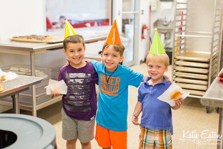 Fun images from a donut shop birthday party | Austin Child Photographer | Katie Eaton Photography-18