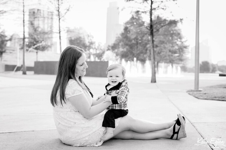 Beautiful images from a family session in Austin | Austin Family Photographer | Katie Eaton Photography-18