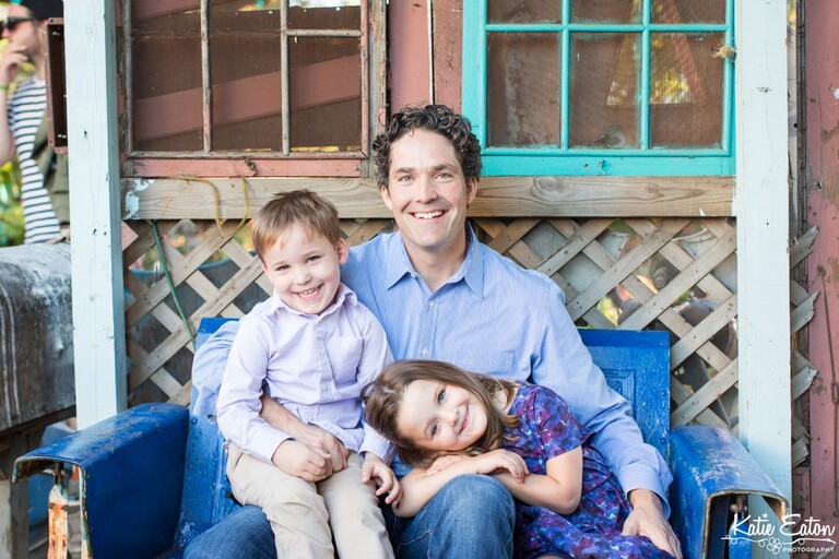 Fun colorful images from a family session in Austin | Austin Family Photographer | Katie Eaton Photography-16