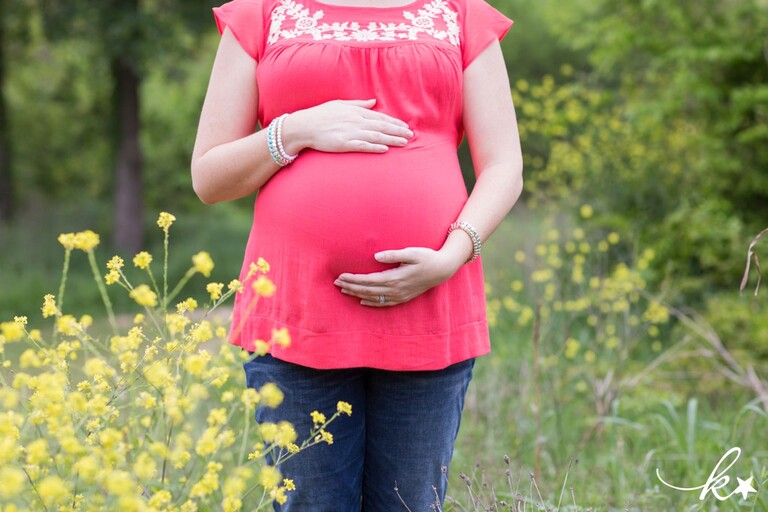 Beautiful images from a maternity session in Austin | Austin Family Photographer | Katie Starr Photography-10