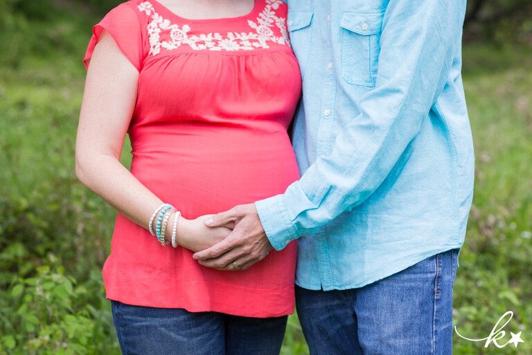 Beautiful images from a maternity session in Austin | Austin Family Photographer | Katie Starr Photography-2