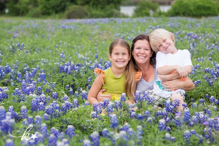 Beautiful images from a bluebonnet family session in Austin | Austin Family Photographer | Katie Starr Photography-5