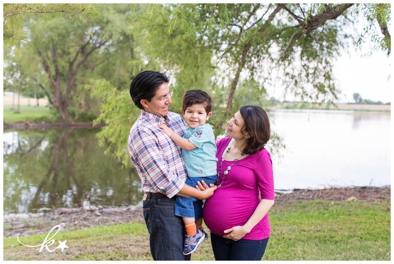 Beautiful images from a family maternity session in Austin | Austin Family Photographer | Katie Starr Photography-2
