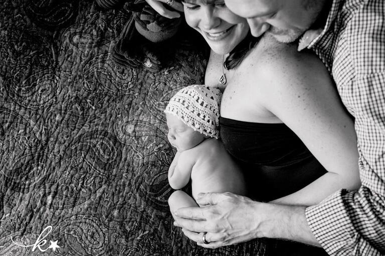 Beautiful images from a lifestyle newborn session in Austin by Katie Starr Photography -18