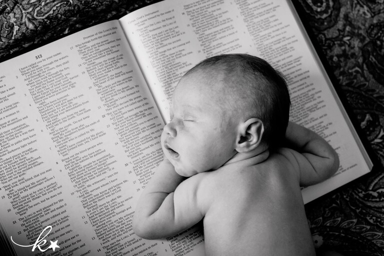 Beautiful images from a lifestyle newborn session in Austin by Katie Starr Photography -19