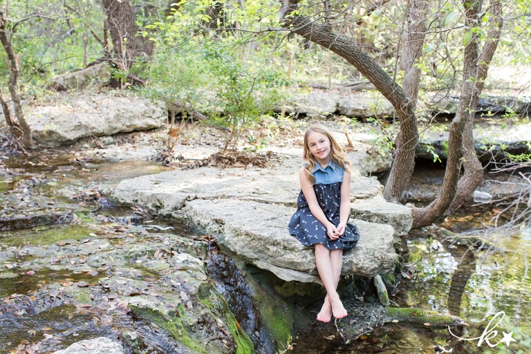 Fun images of a little girl playing in her backyard by Katie Starr Photography -8