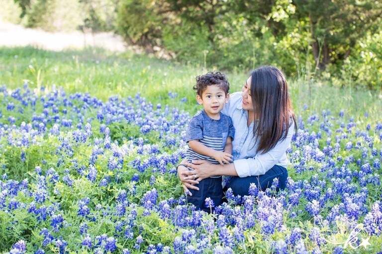 Beautiful images from bluebonnet mini sessions in Austin by Katie Starr Photography-8